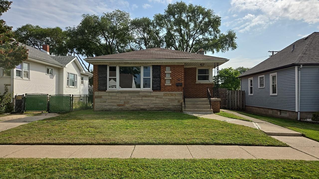 413 Greenbay Ave., Calumet City, IL 60409