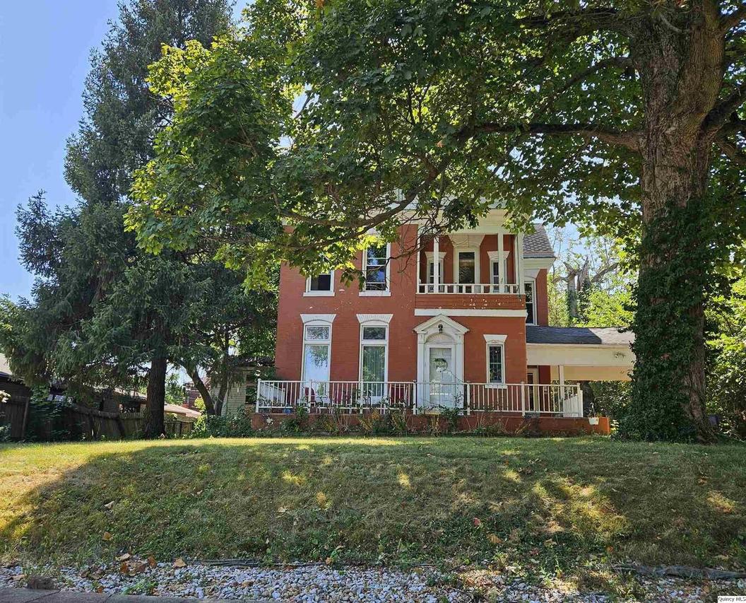 1836 Maine St., Quincy, IL 62301