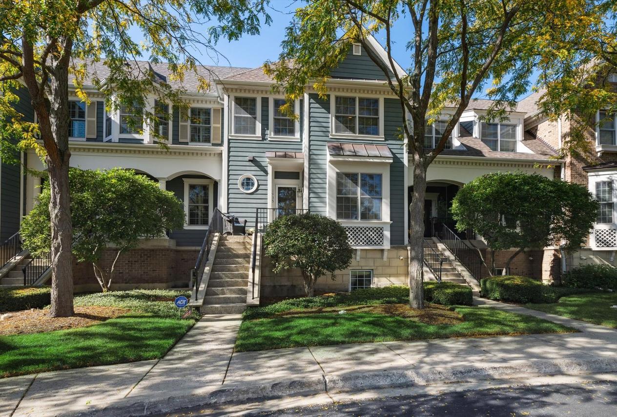1935 Lynn Cir., Libertyville, IL 60048