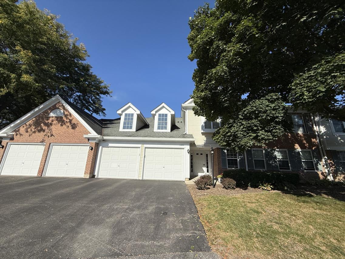 1404 Apricot Ct. #D, Mount Prospect, IL 60056