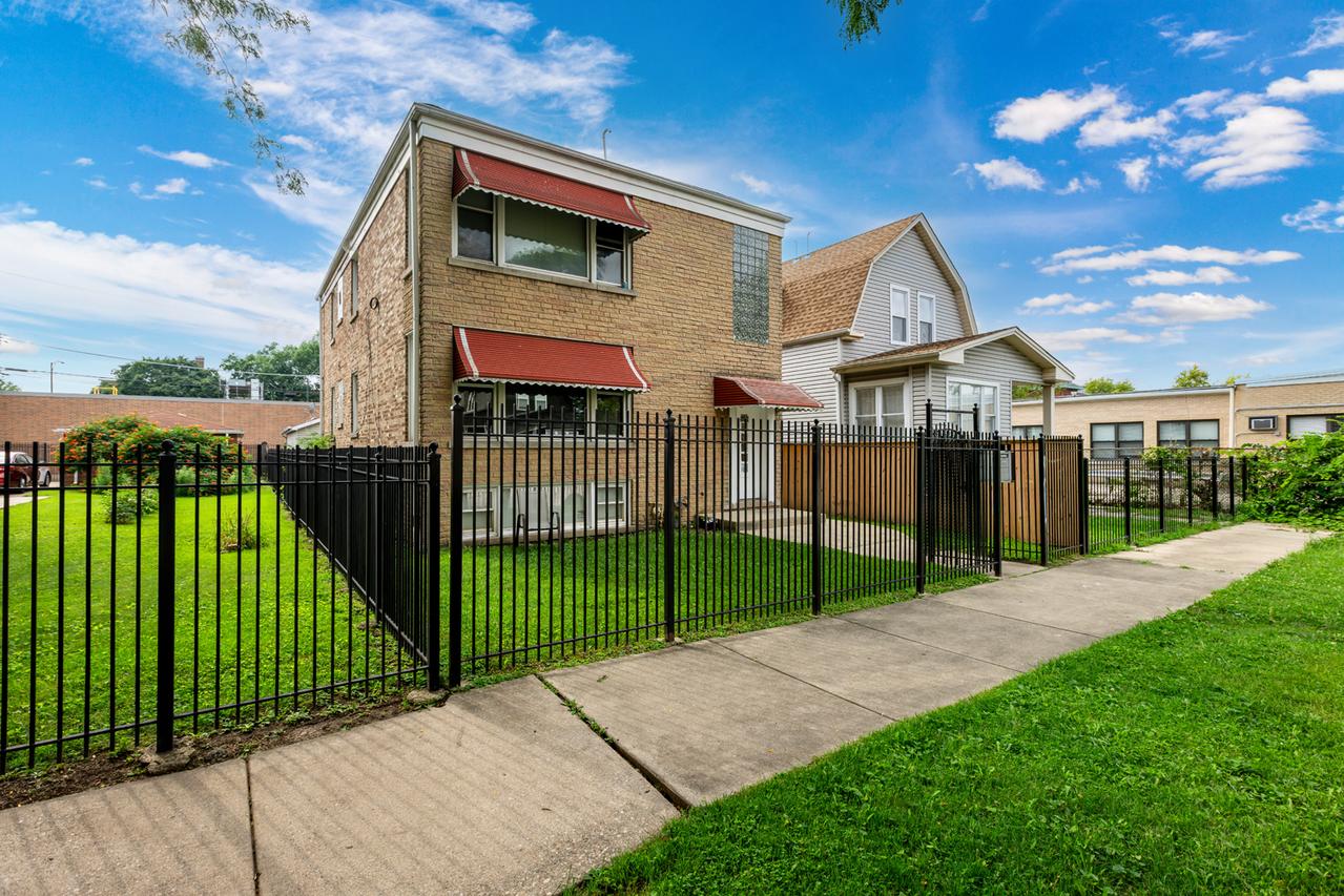 5038 N Harding Ave., Chicago, IL 60625