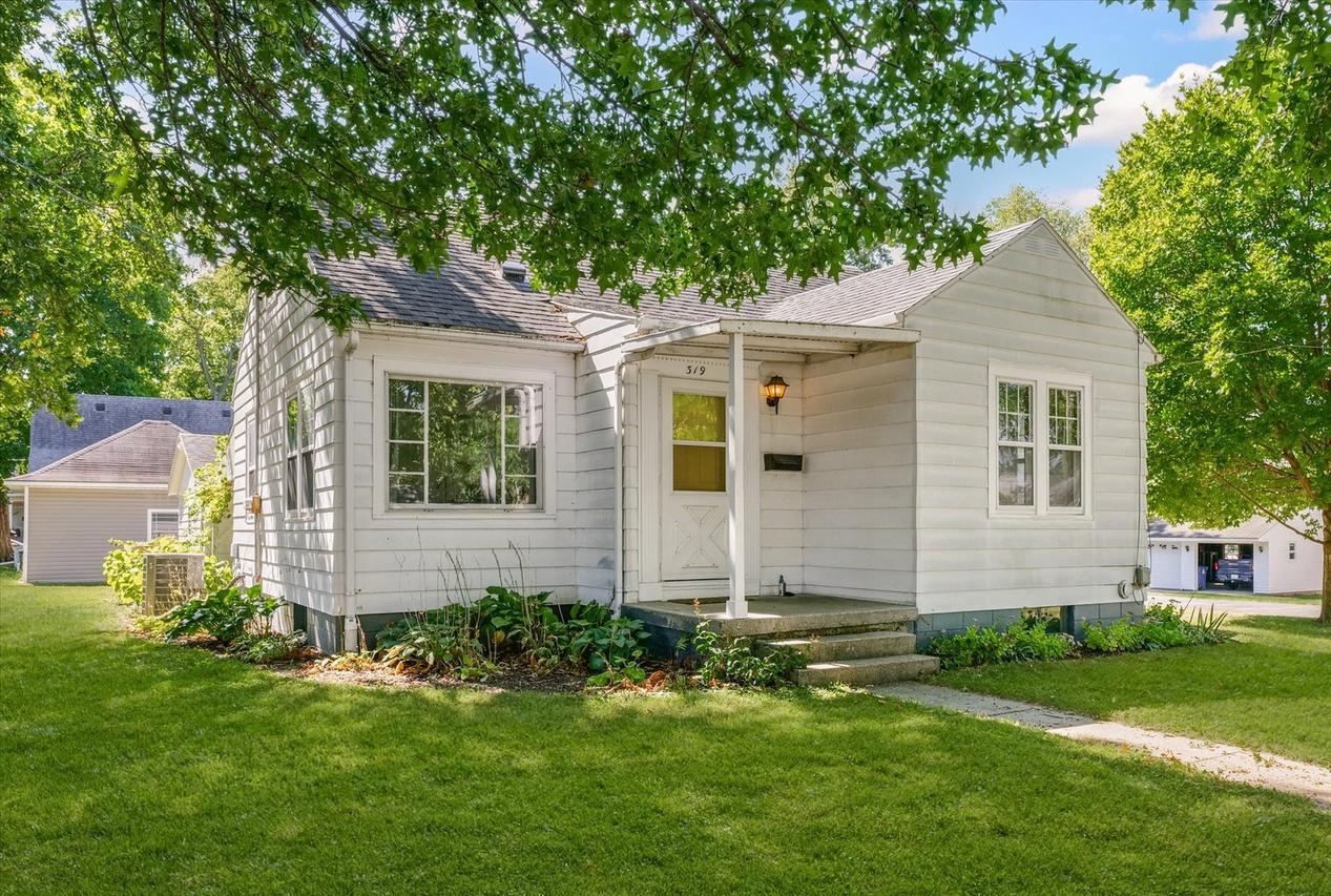 319 W Bond St., Monticello, IL 61856