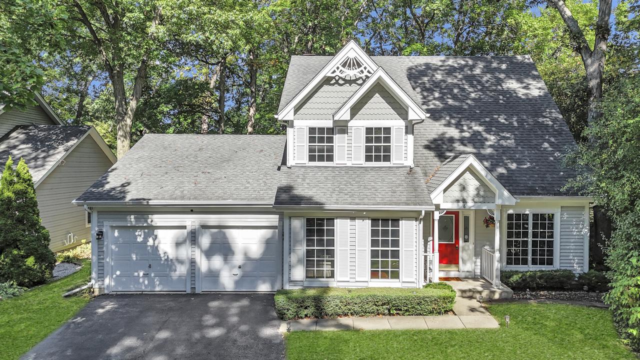 6 Dartmouth Ct., Streamwood, IL 60107
