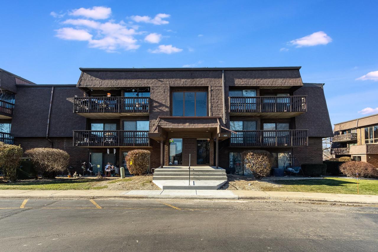 1620 Richmond Cir. #208, Joliet, IL 60435