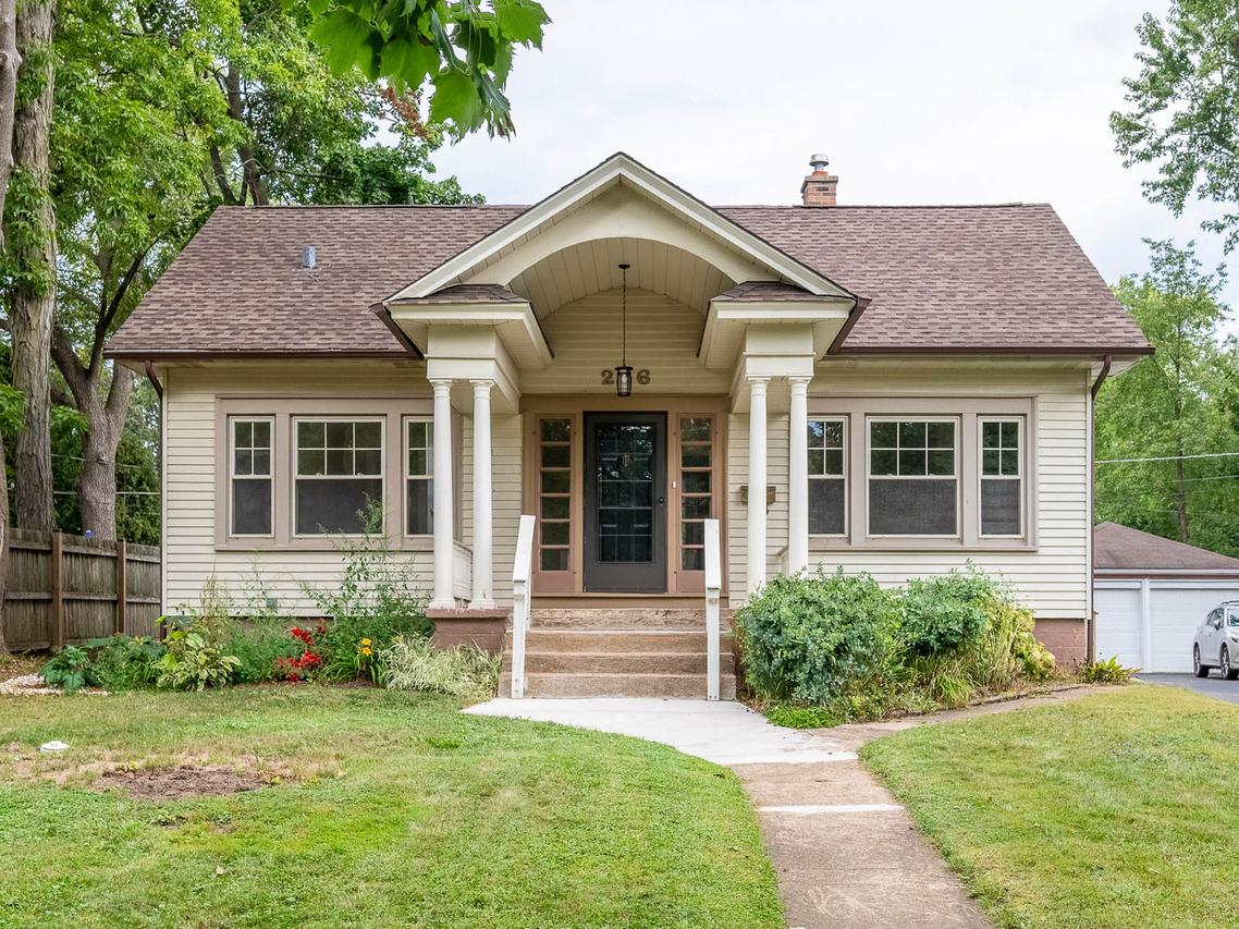 256 Stanley Ave., Waukegan, IL 60085