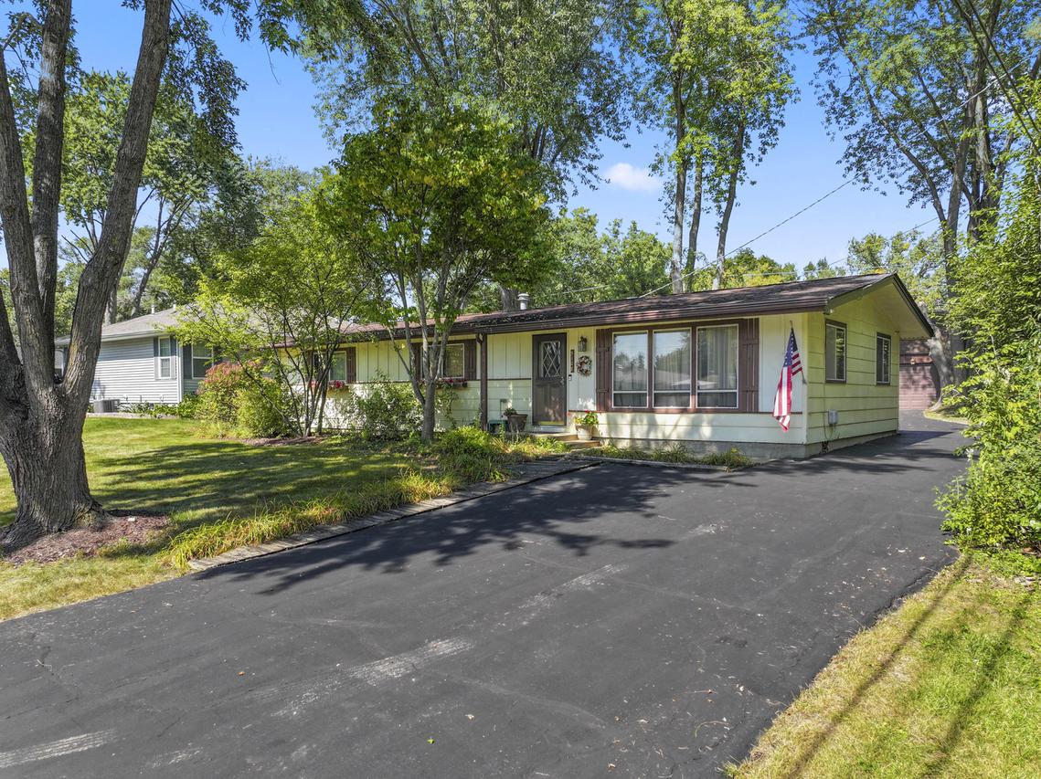 5108 Shorehill Dr., Mchenry, IL 60050