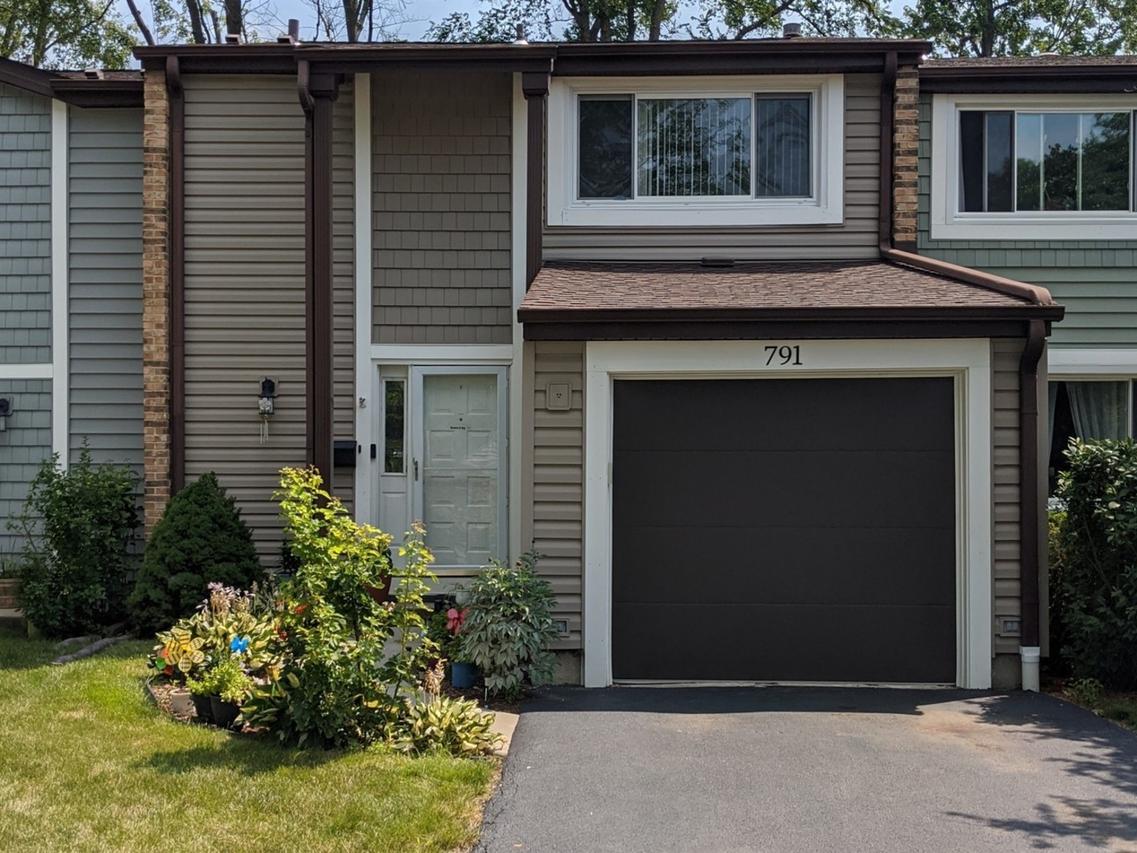 791 Lakeside Circle Dr., Wheeling, IL 60090