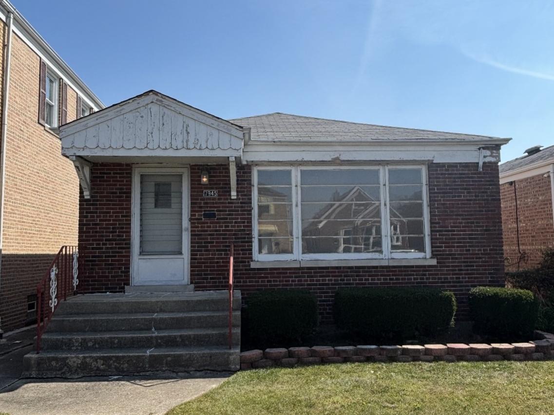 7945 S Sacramento Ave., Chicago, IL 60652