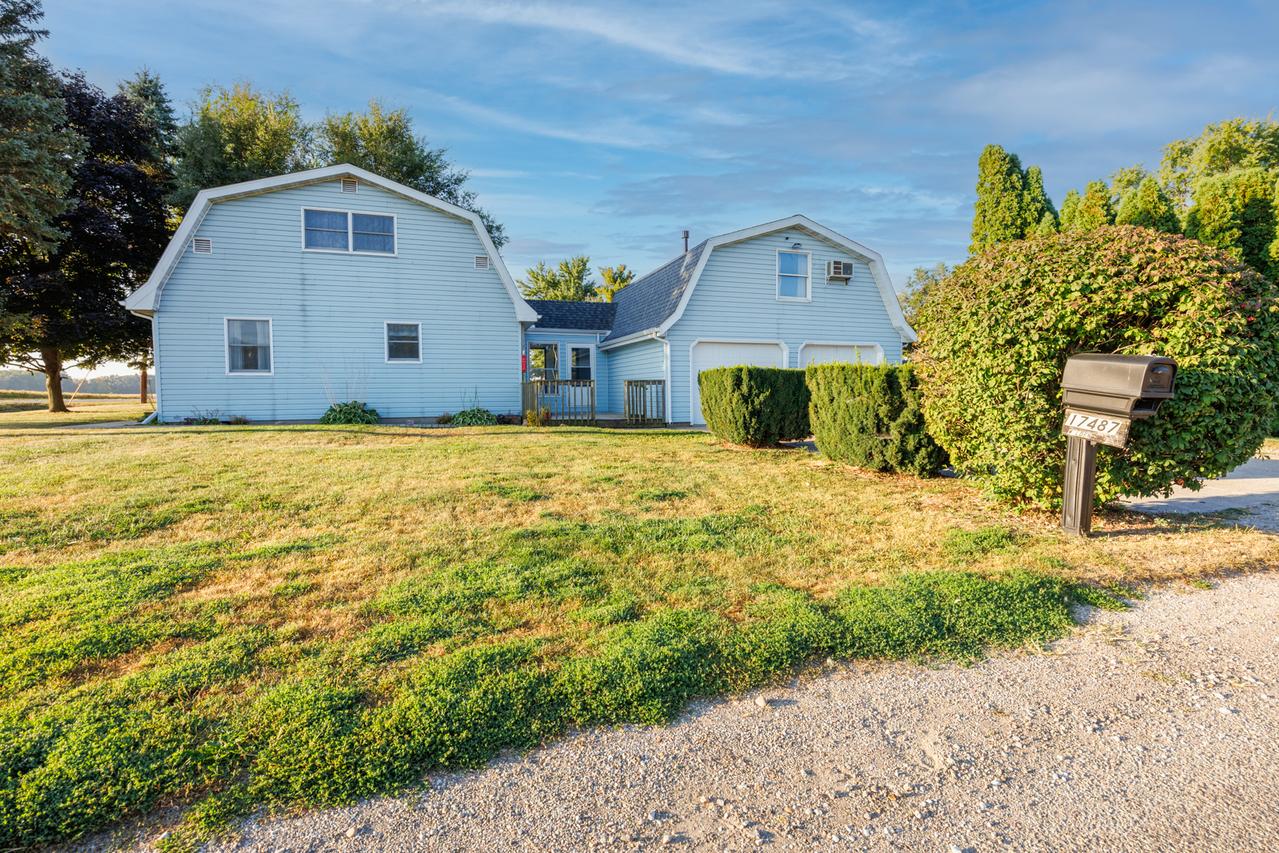 17487 Walden Rd., Hudson, IL 61748