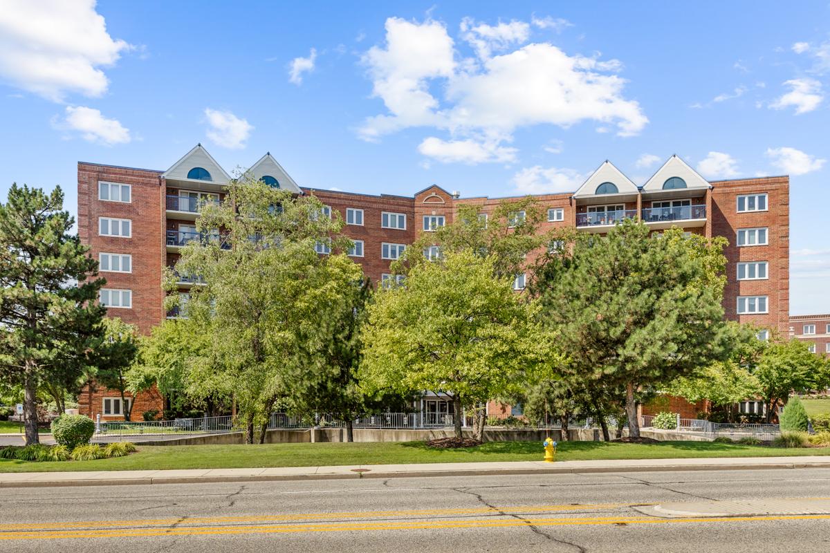 7120 N Milwaukee Ave. #702, Niles, IL 60714