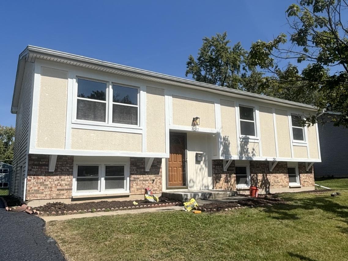 3012 Scenicwood Ln., Woodridge, IL 60517
