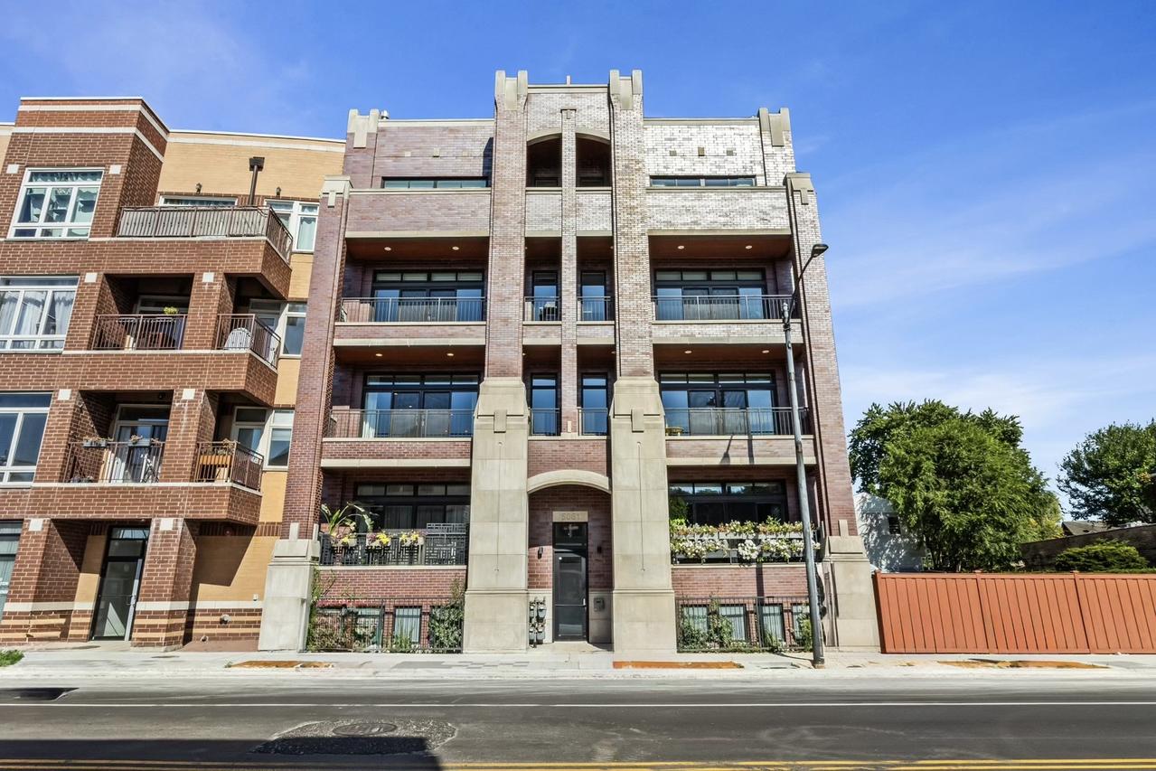 5061 N Lincoln Ave. #201, Chicago, IL 60625