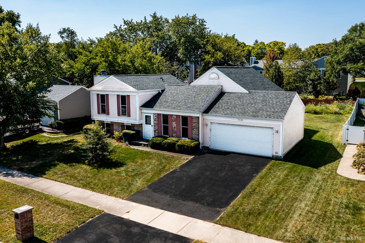 750 Hemlock Ln., Carol Stream, IL 60188