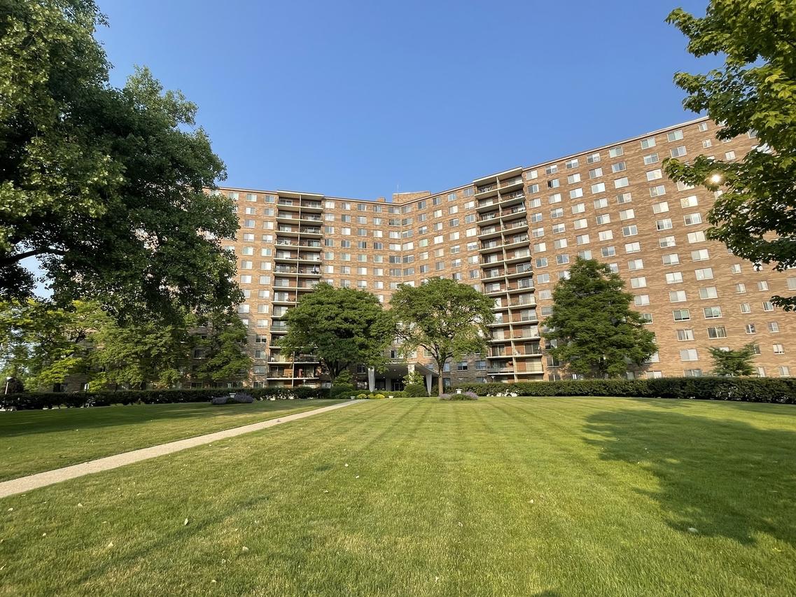7141 N Kedzie Ave. #1209, Chicago, IL 60645
