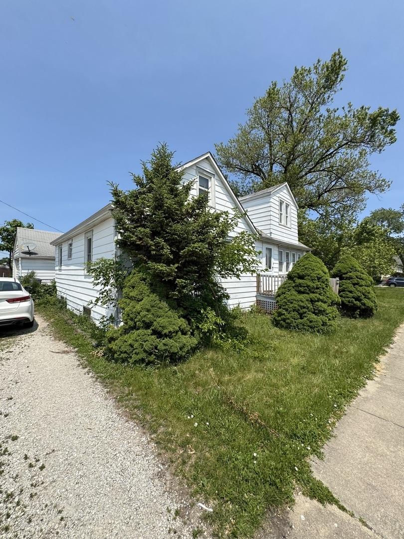 9548 Merrimac Ave., Oak Lawn, IL 60453