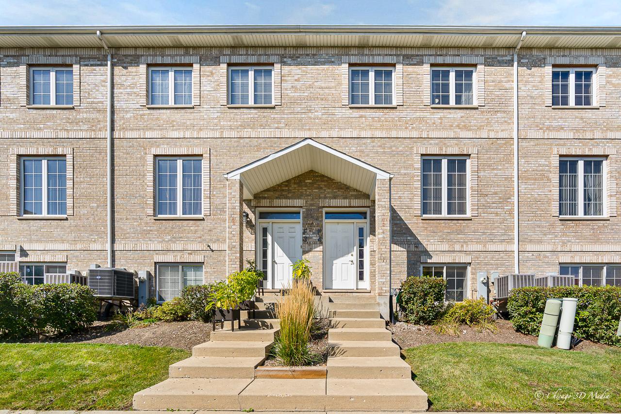 183 N East River Rd. #F4, Des Plaines, IL 60016