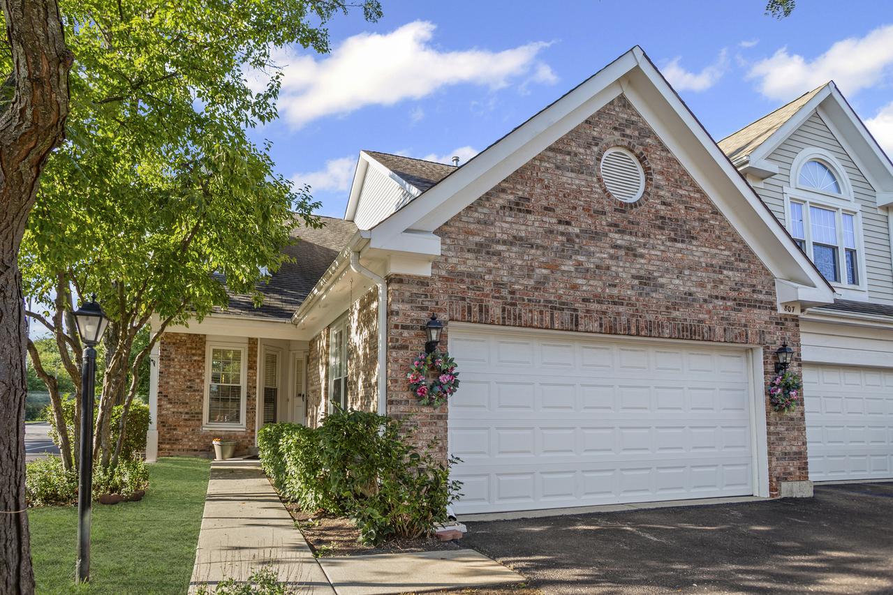 807 Fairmont Ct., Des Plaines, IL 60018