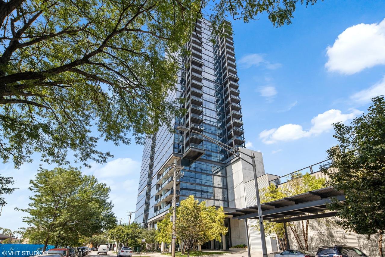 860 W Blackhawk St. #204, Chicago, IL 60622