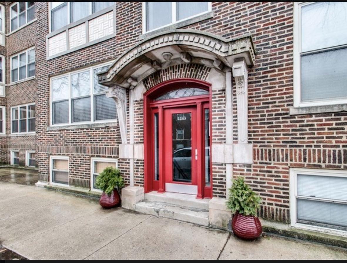 1243 W Rosemont Ave. #3W, Chicago, IL 60660