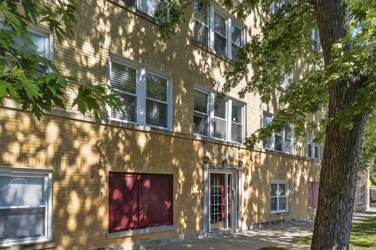 3222 W Berteau Ave. #2, Chicago, IL 60618