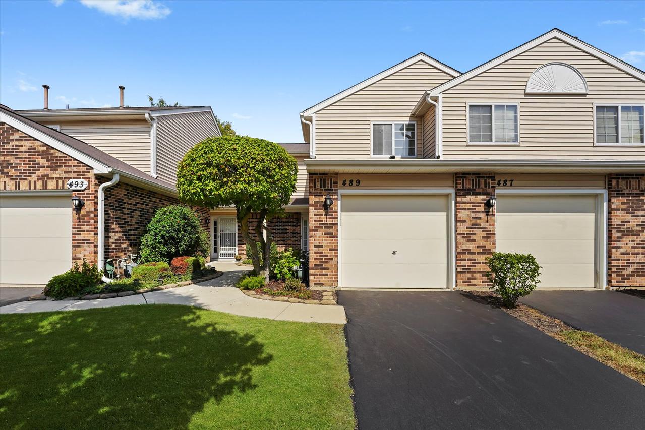 489 Canterbury Dr., Carol Stream, IL 60188