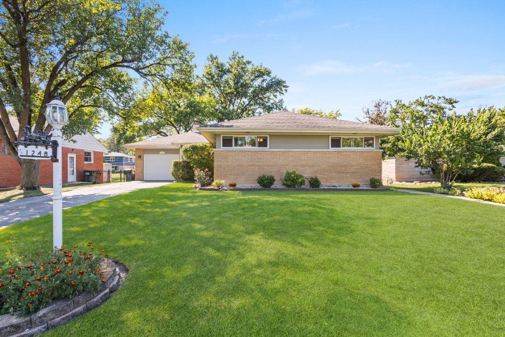 1248 Oakmont Ave., Flossmoor, IL 60422