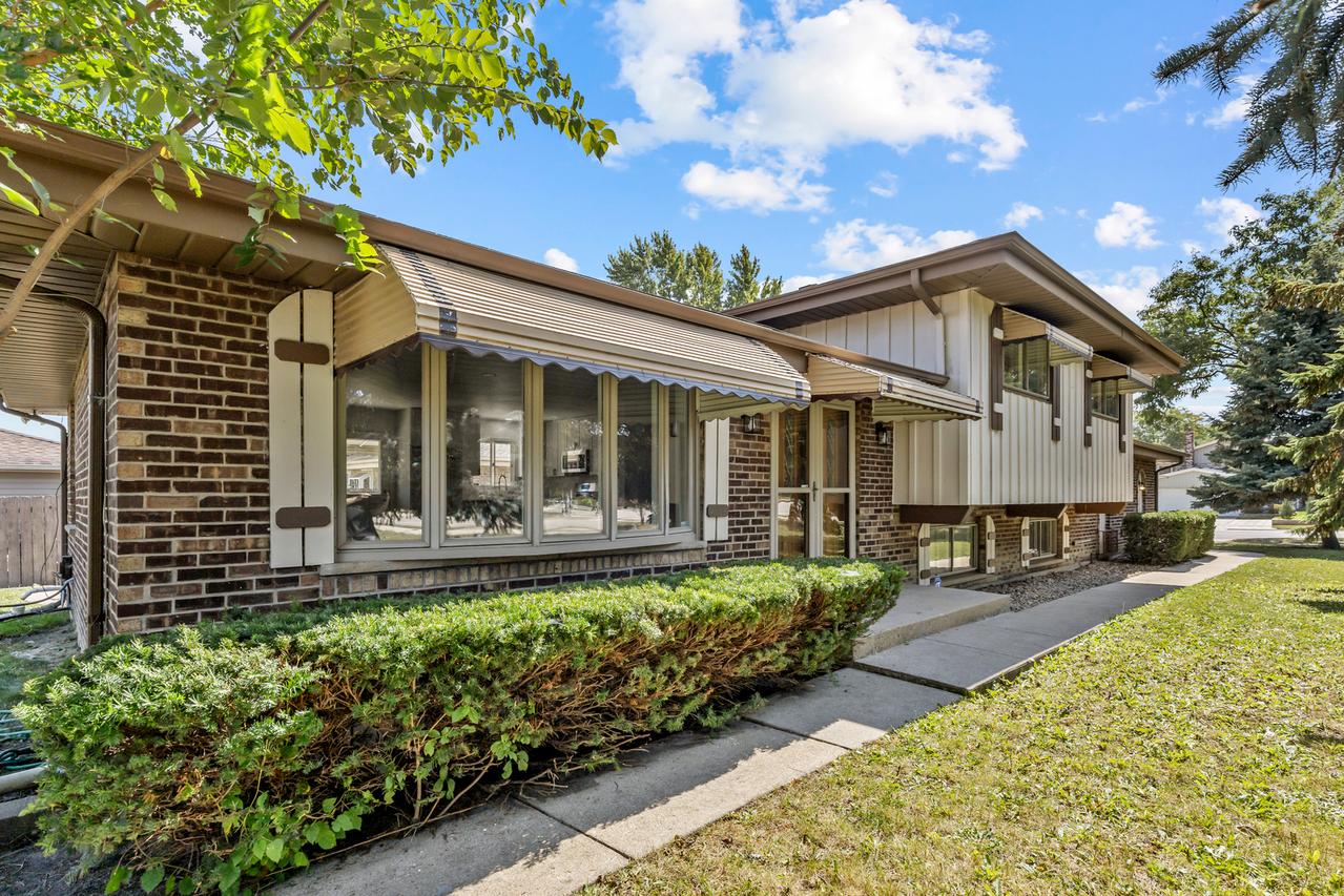 1750 W Woodland Ave., Addison, IL 60101