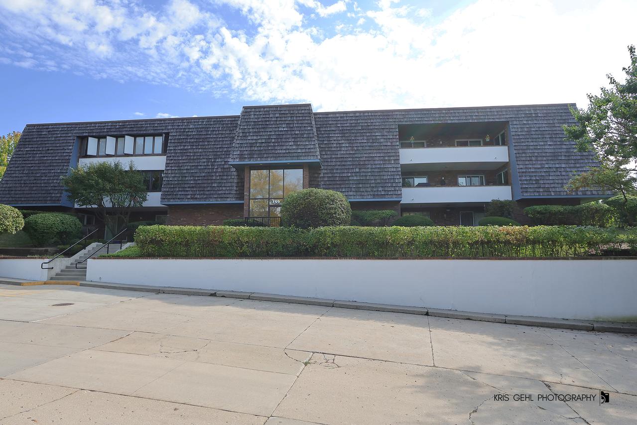 150 Red Top Dr. #304, Libertyville, IL 60048