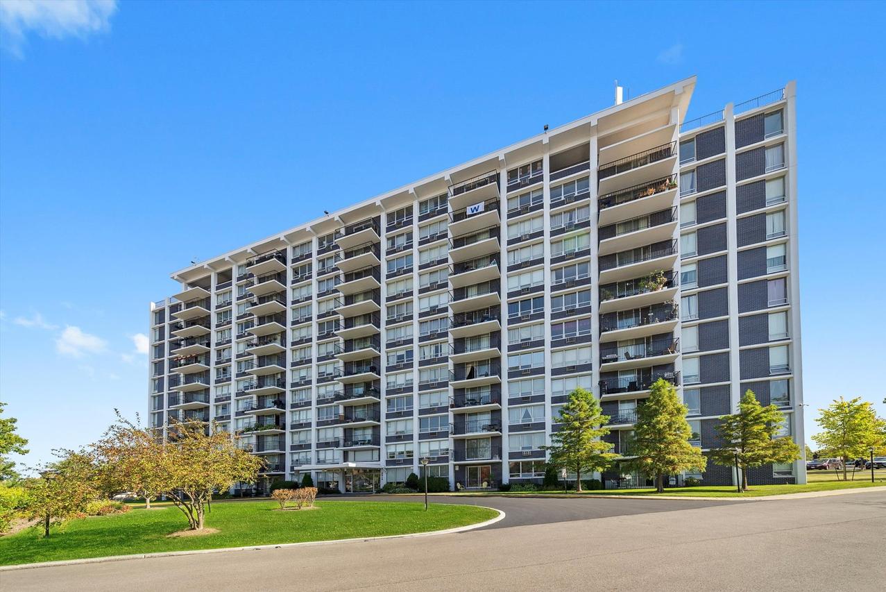 8815 W Golf Rd. #11C, Niles, IL 60714