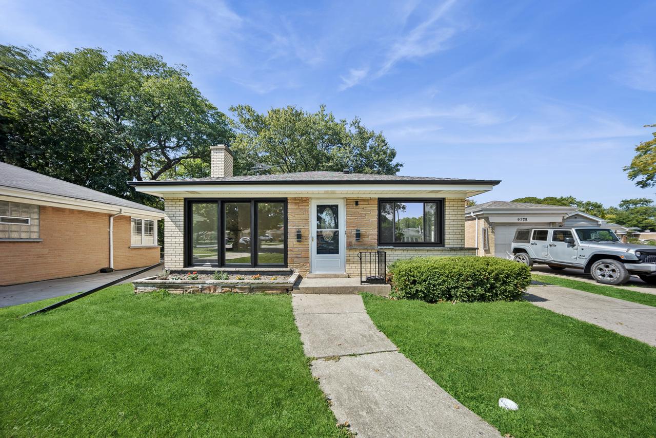 6226 N La Crosse Ave., Chicago, IL 60646