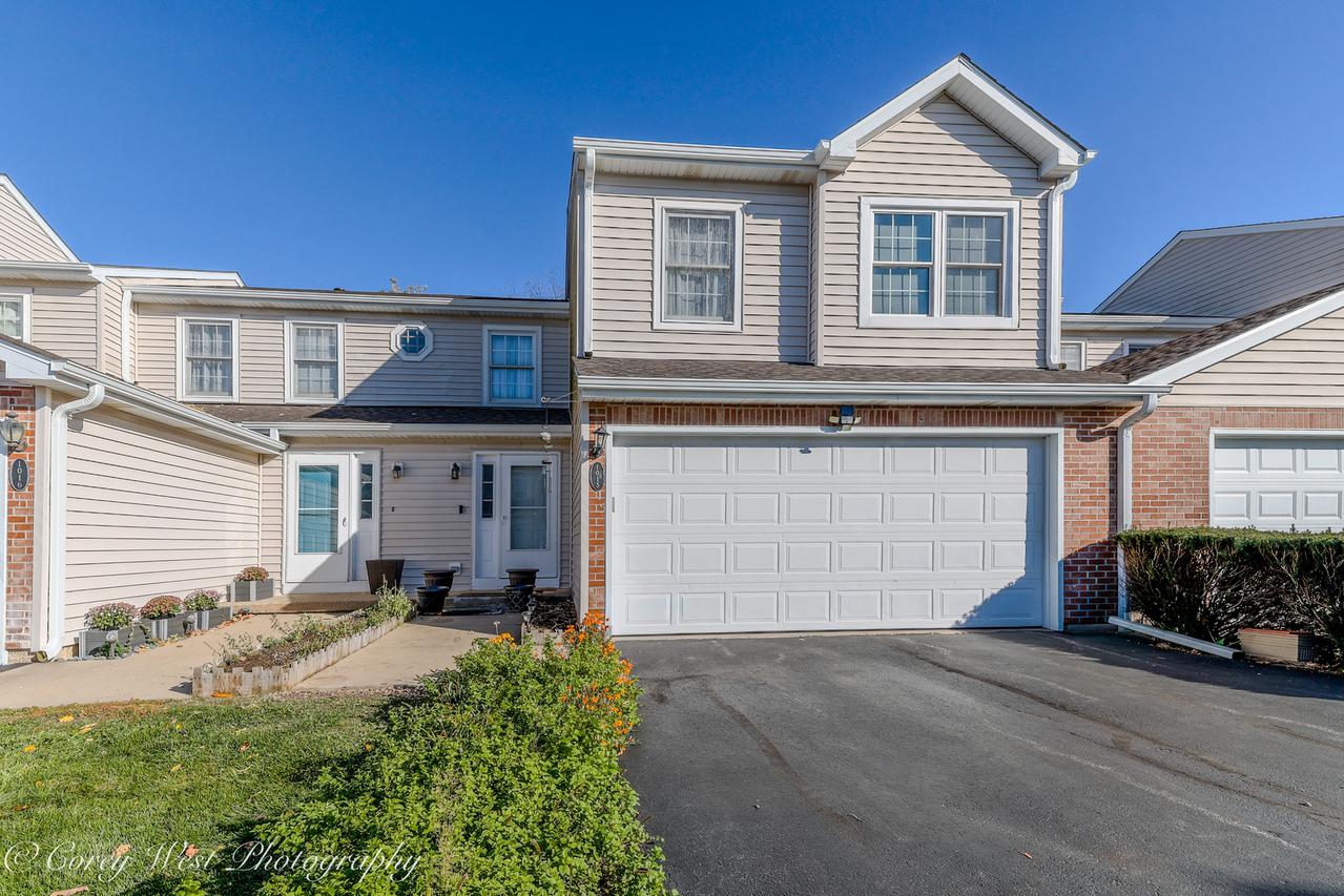 1015 Ashley Dr., Dekalb, IL 60115