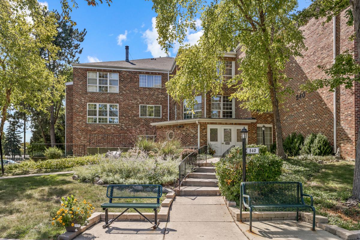 540 Biesterfield Rd. #309, Elk Grove Village, IL 60007