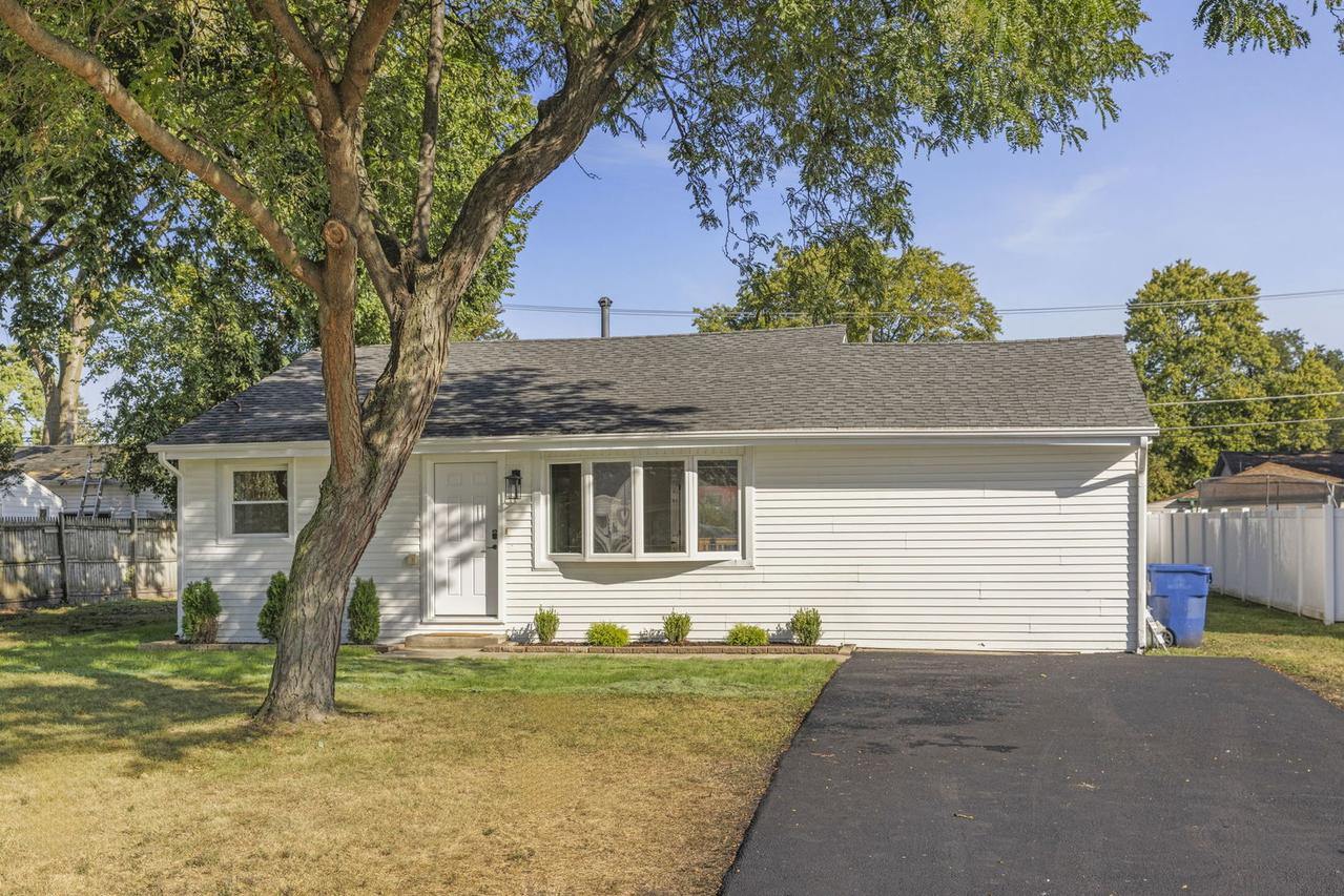 7818 W 99th St., Hickory Hills, IL 60457