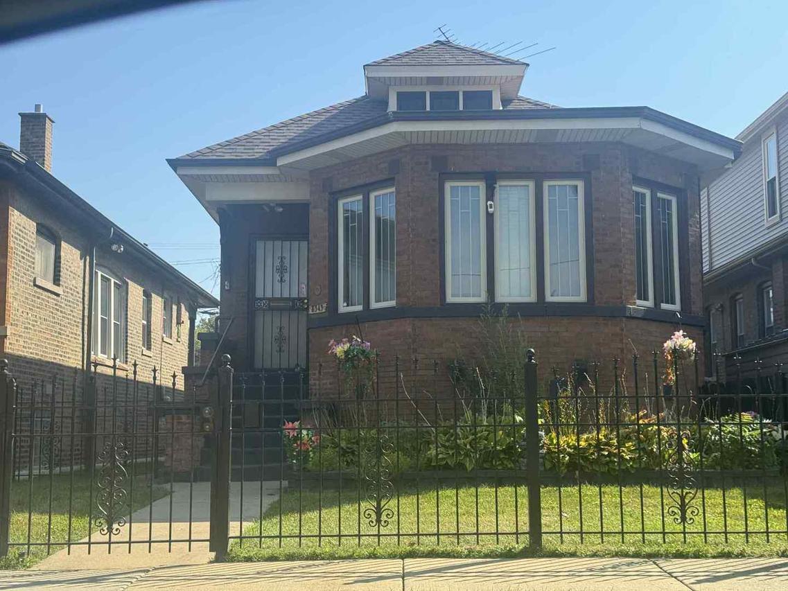 8343 SE Cregier Ave., Chicago, IL 60617
