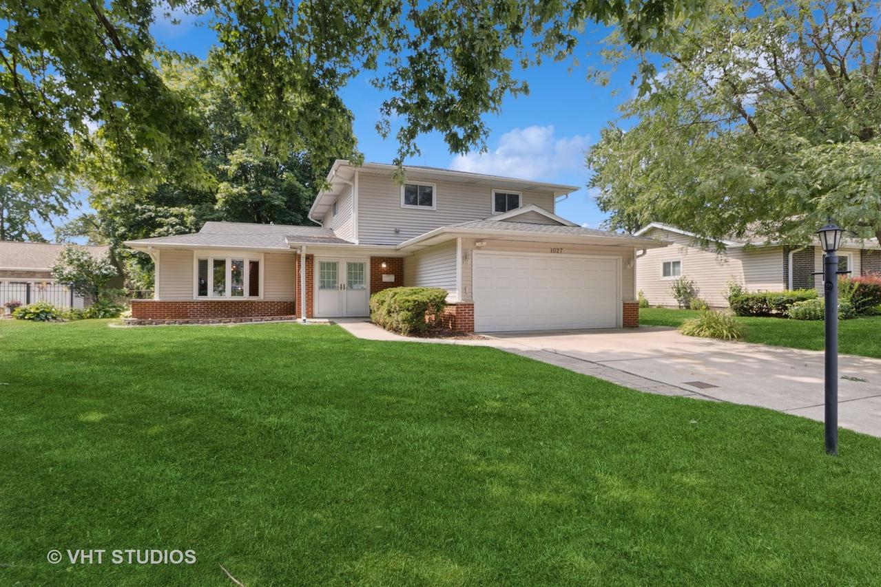 1027 Duxbury Ln., Schaumburg, IL 60193