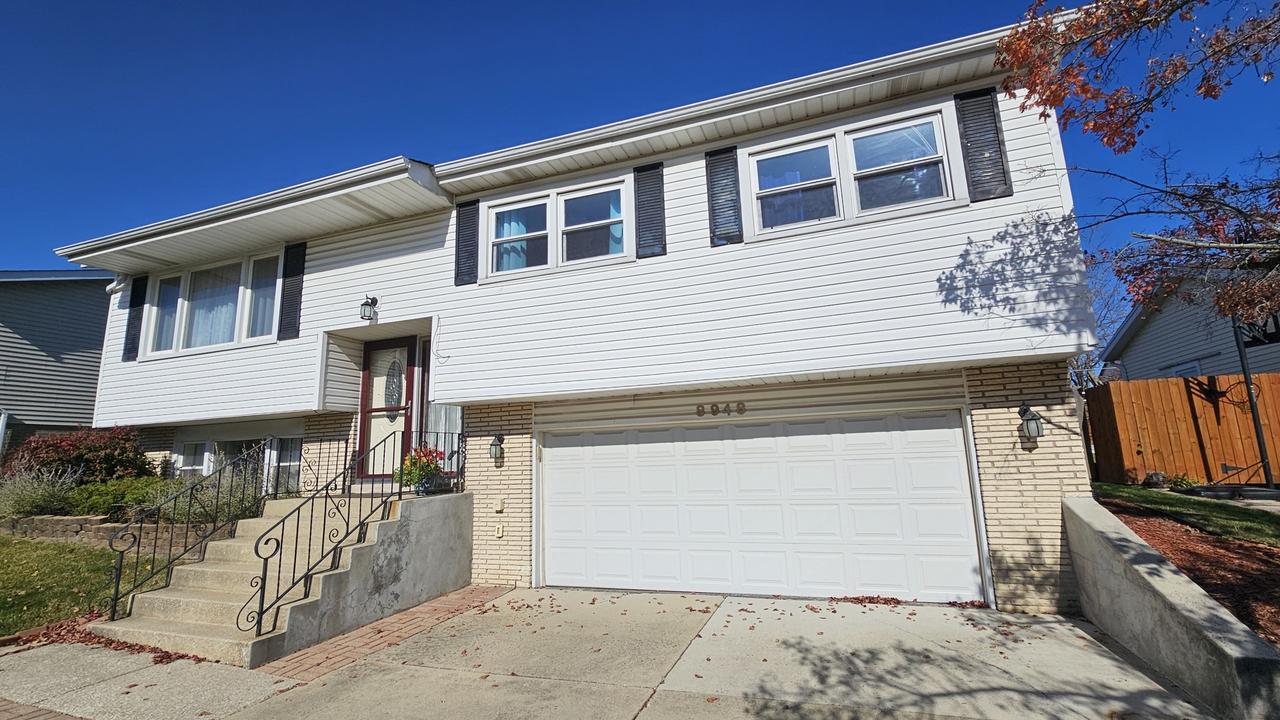 8948 Barberry Ln., Hickory Hills, IL 60457