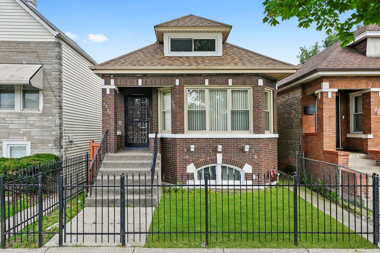 7321 S Oakley Ave., Chicago, IL 60636