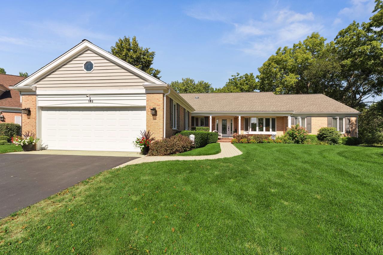 192 Glamis Ln., Inverness, IL 60067