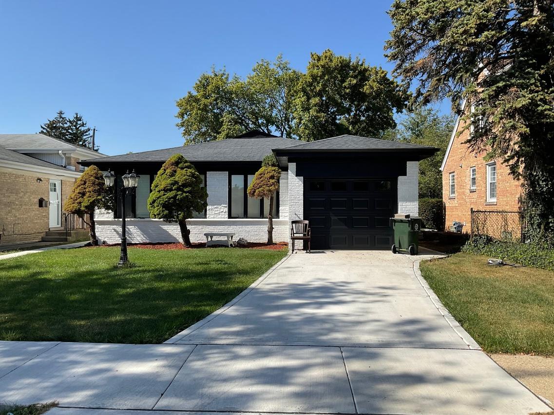 7226 N Kildare Ave., Lincolnwood, IL 60712