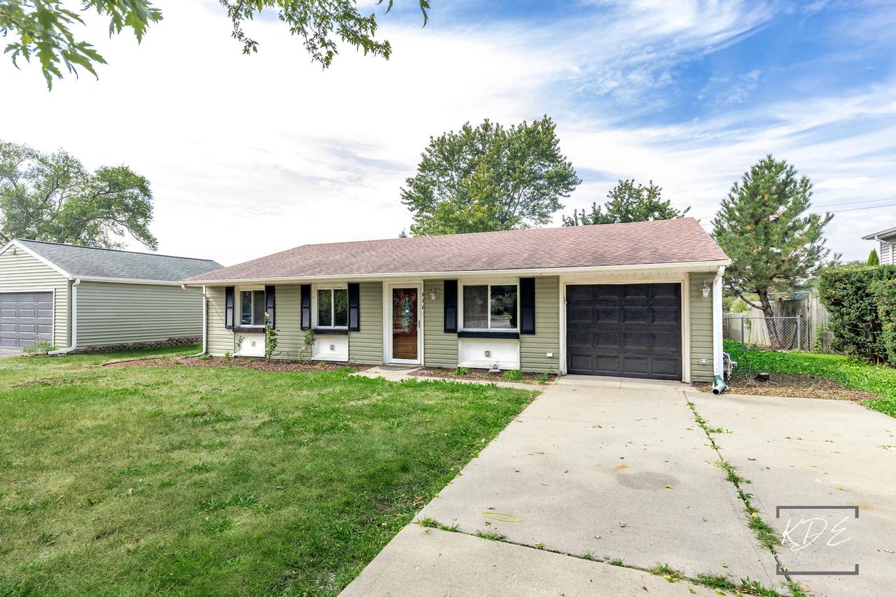 113 Cedarwood Ave., Bolingbrook, IL 60440