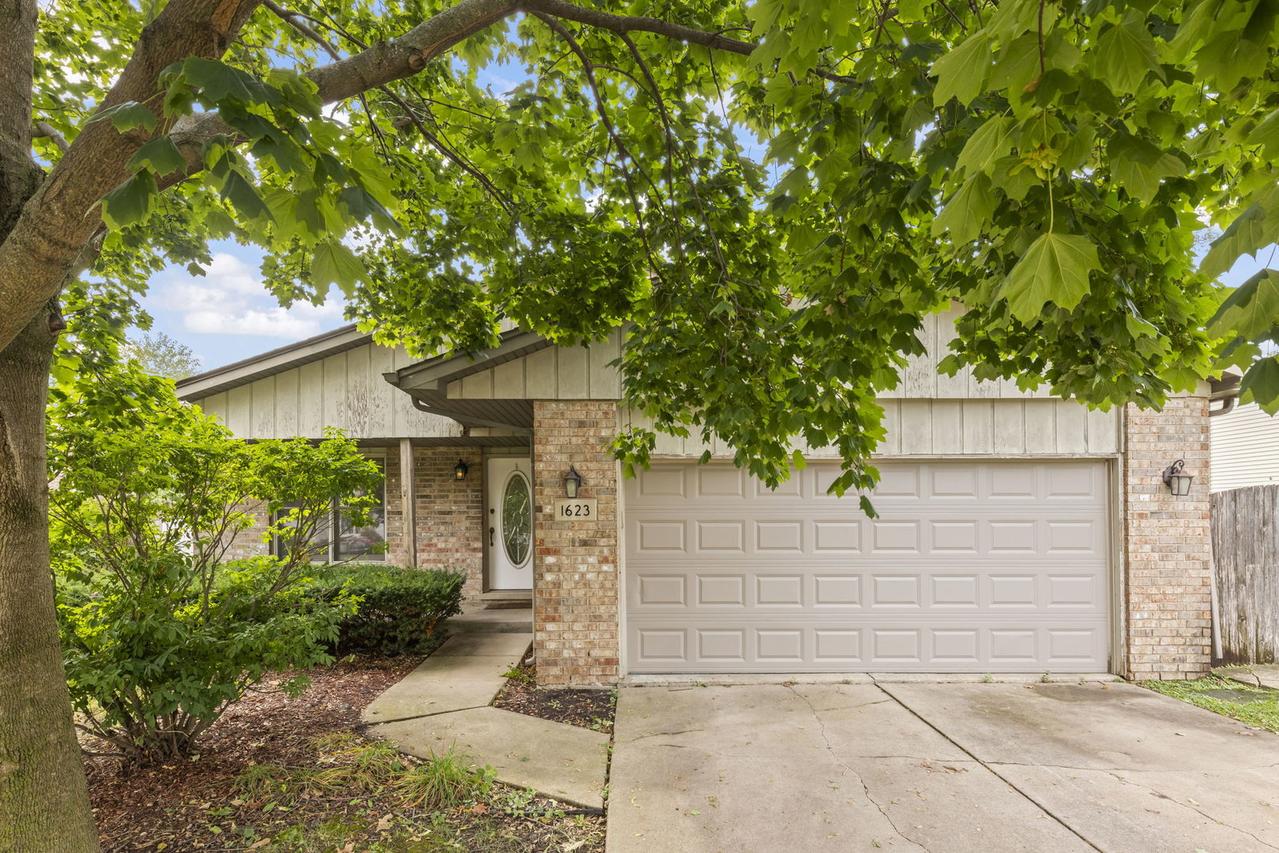 1623 East St., Lockport, IL 60441