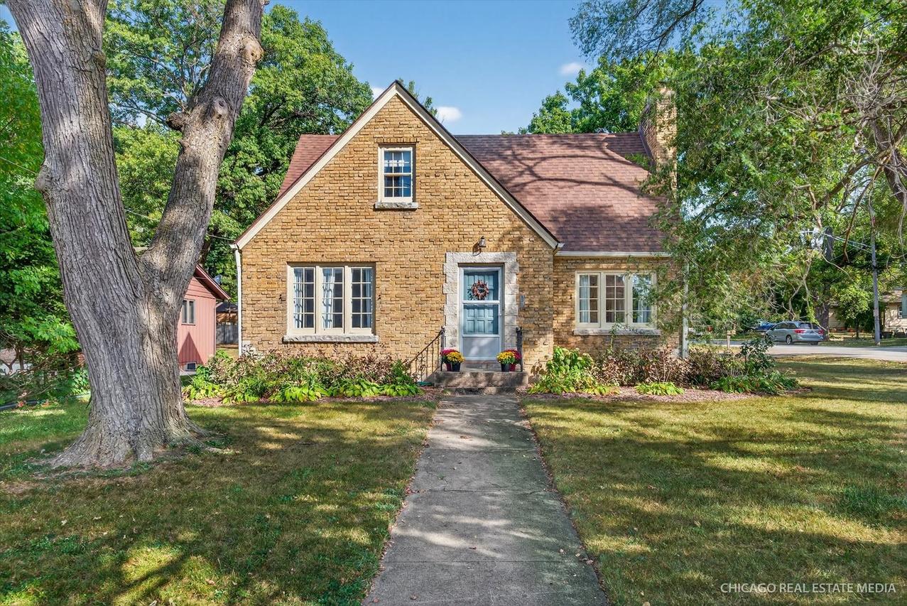 844 Bode Rd., Elgin, IL 60120