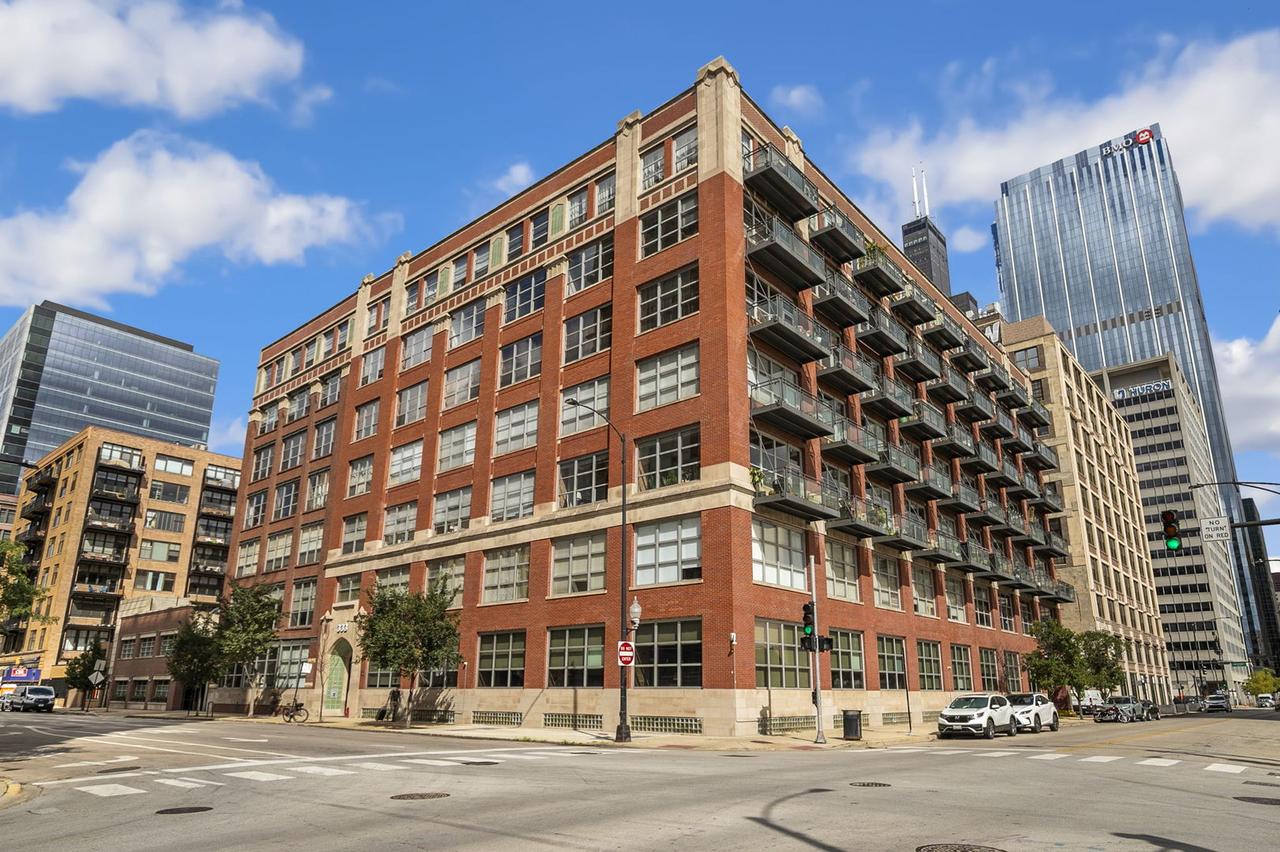 333 S Desplaines St. #607, Chicago, IL 60661