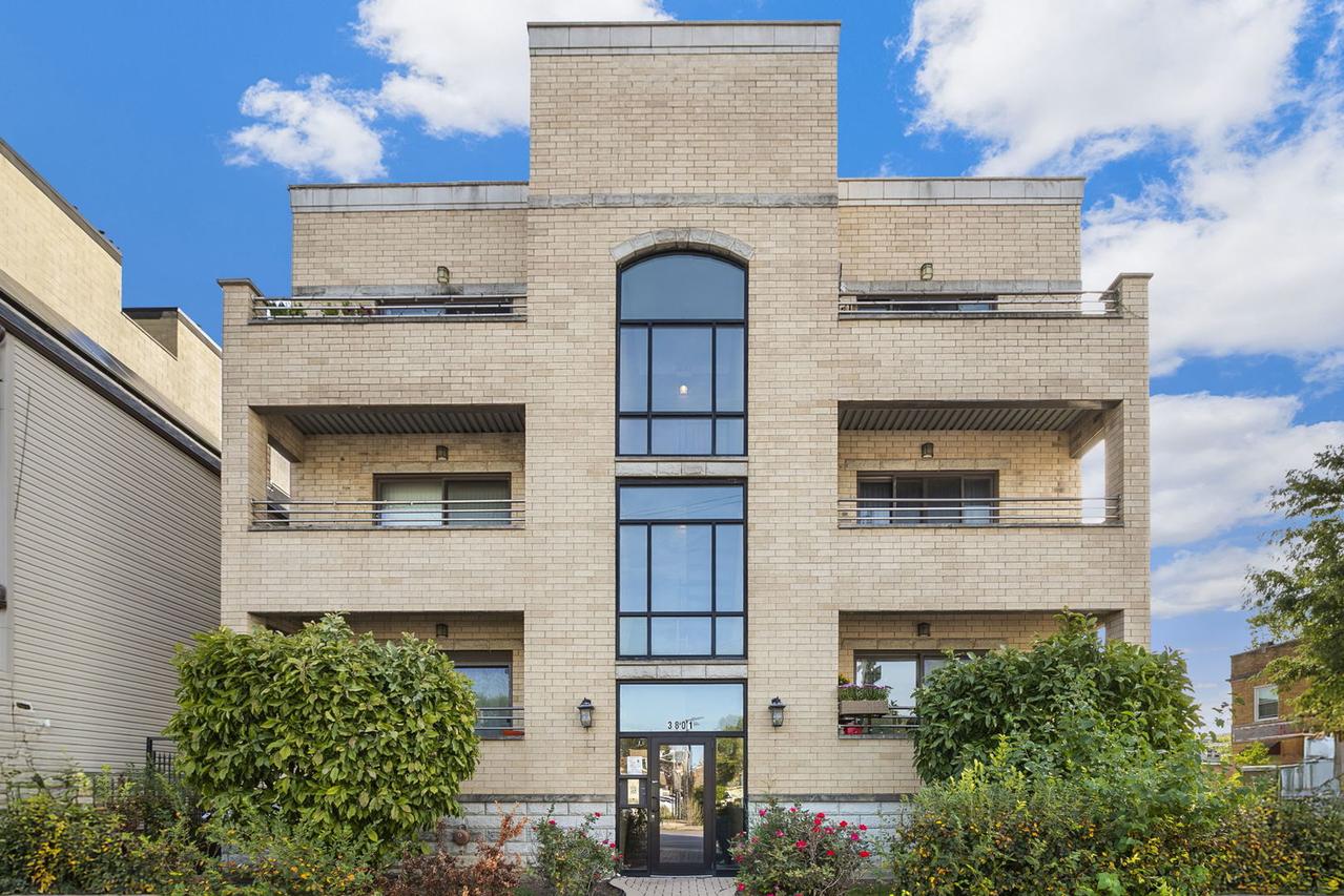 3801 N Kedzie Ave. #1S, Chicago, IL 60618