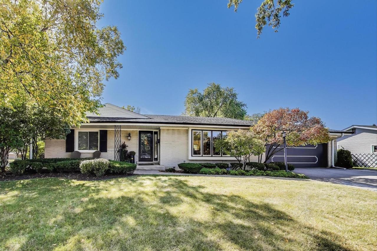 535 King Ln., Des Plaines, IL 60016