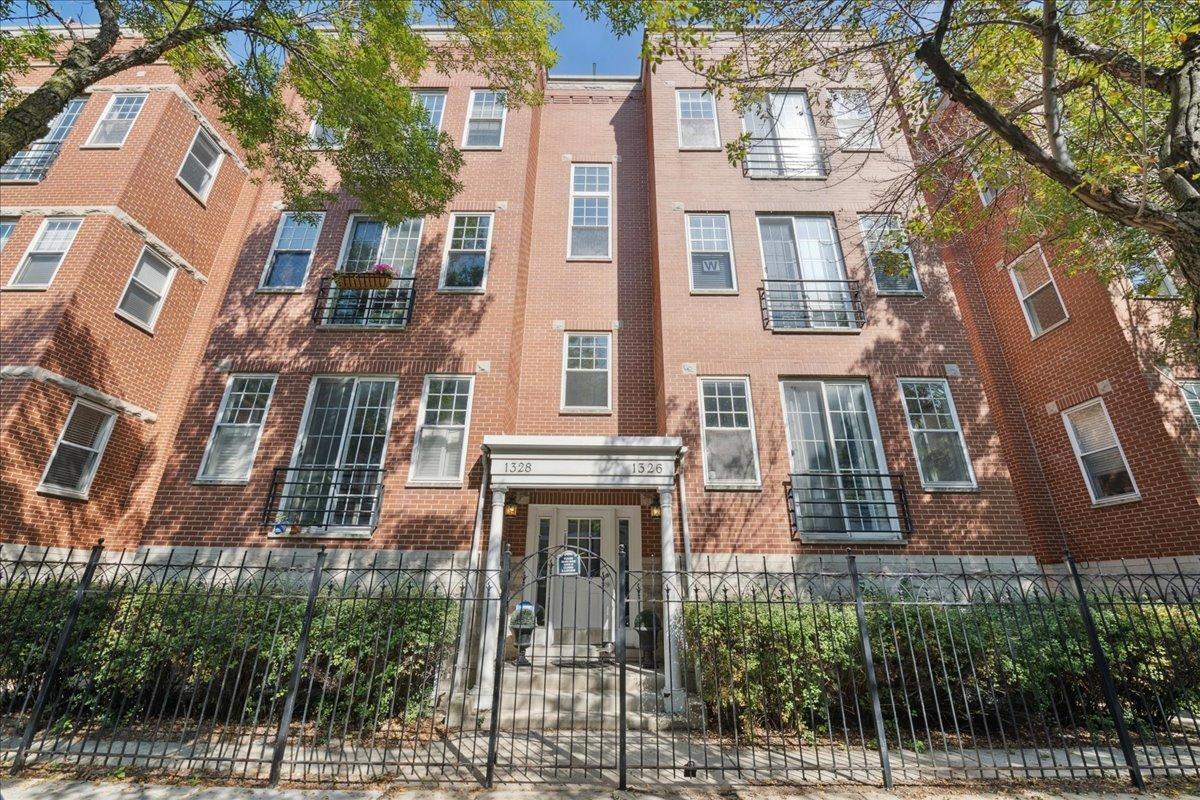 1326 W Belmont Ave. #3E, Chicago, IL 60657