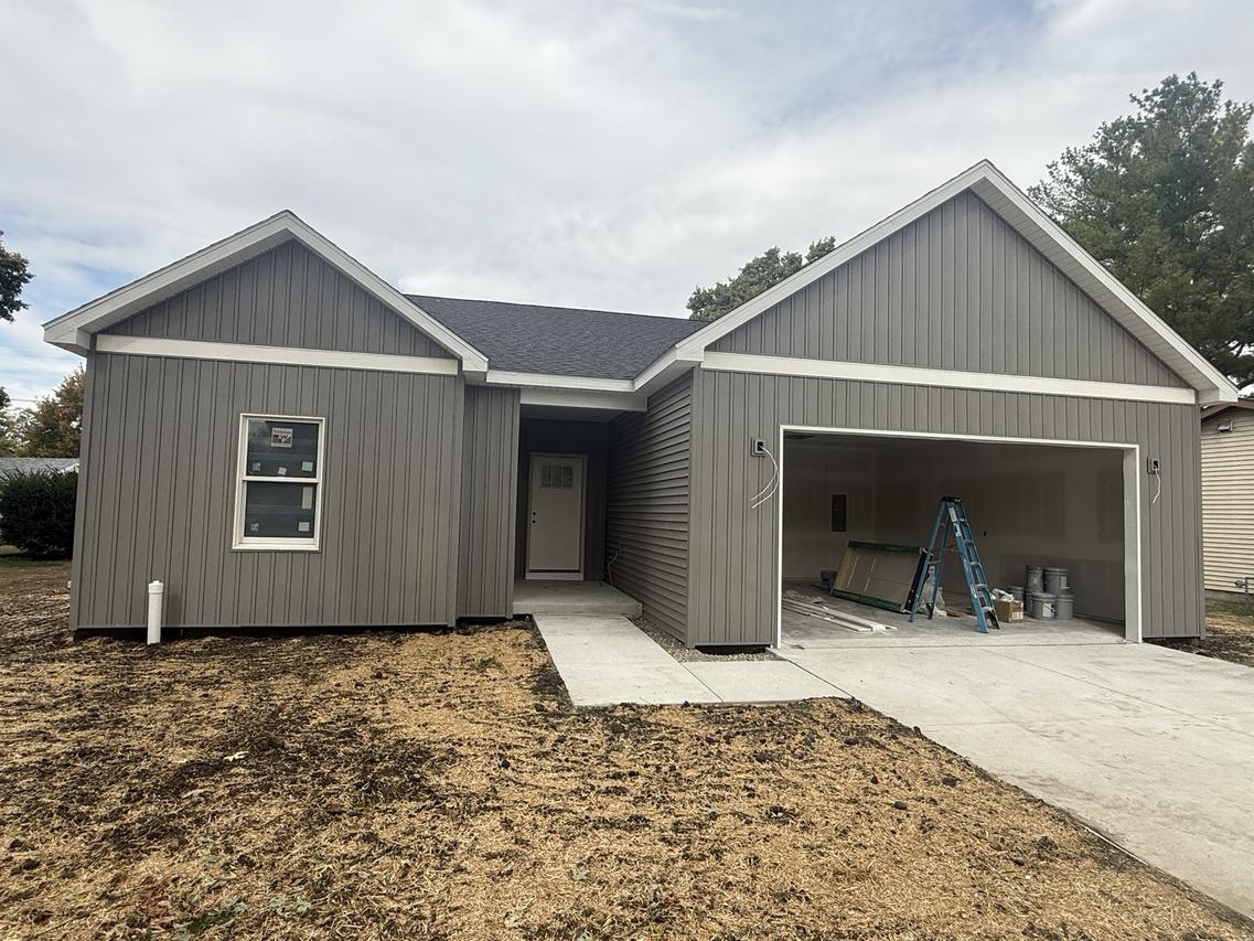 404 E Sherman St., St. Joseph, IL 61873