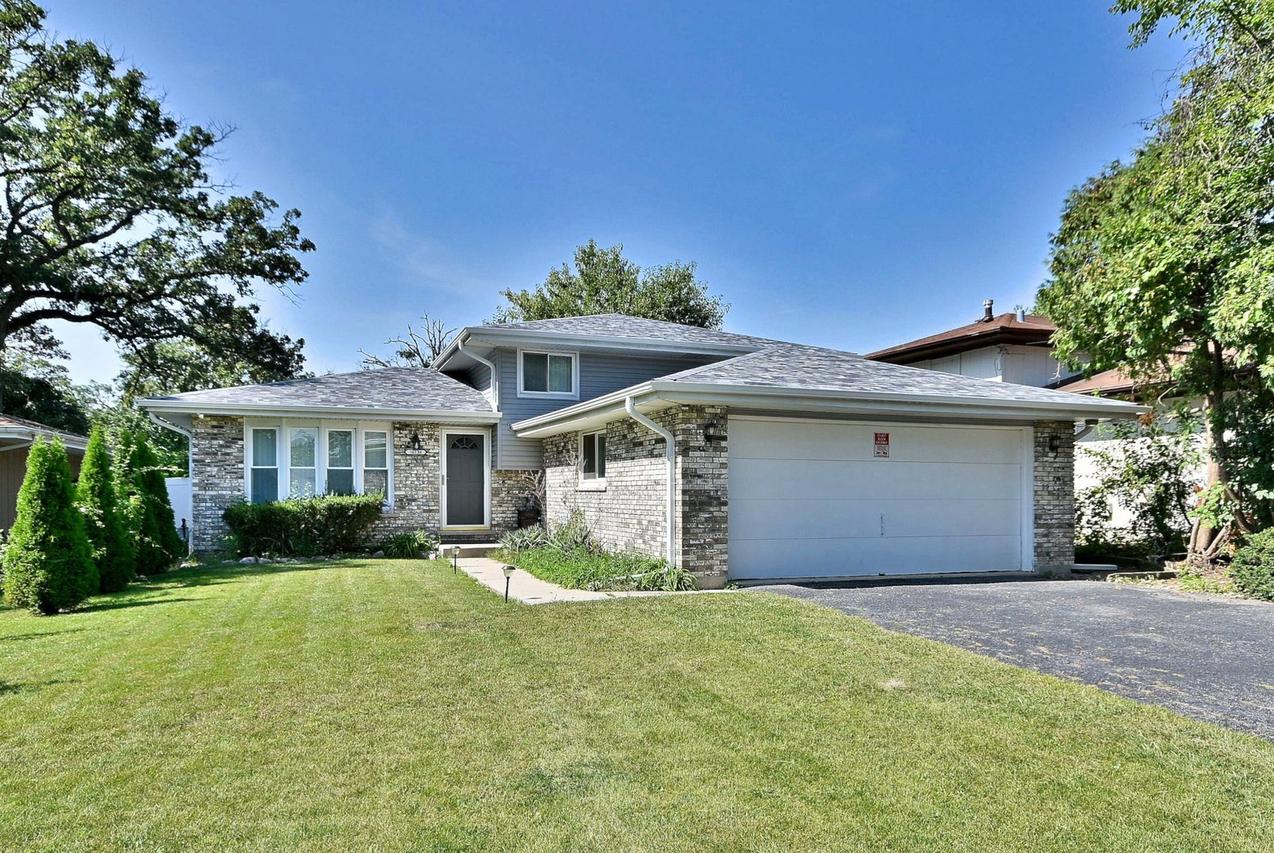 16138 Lockwood Ave., Oak Forest, IL 60452
