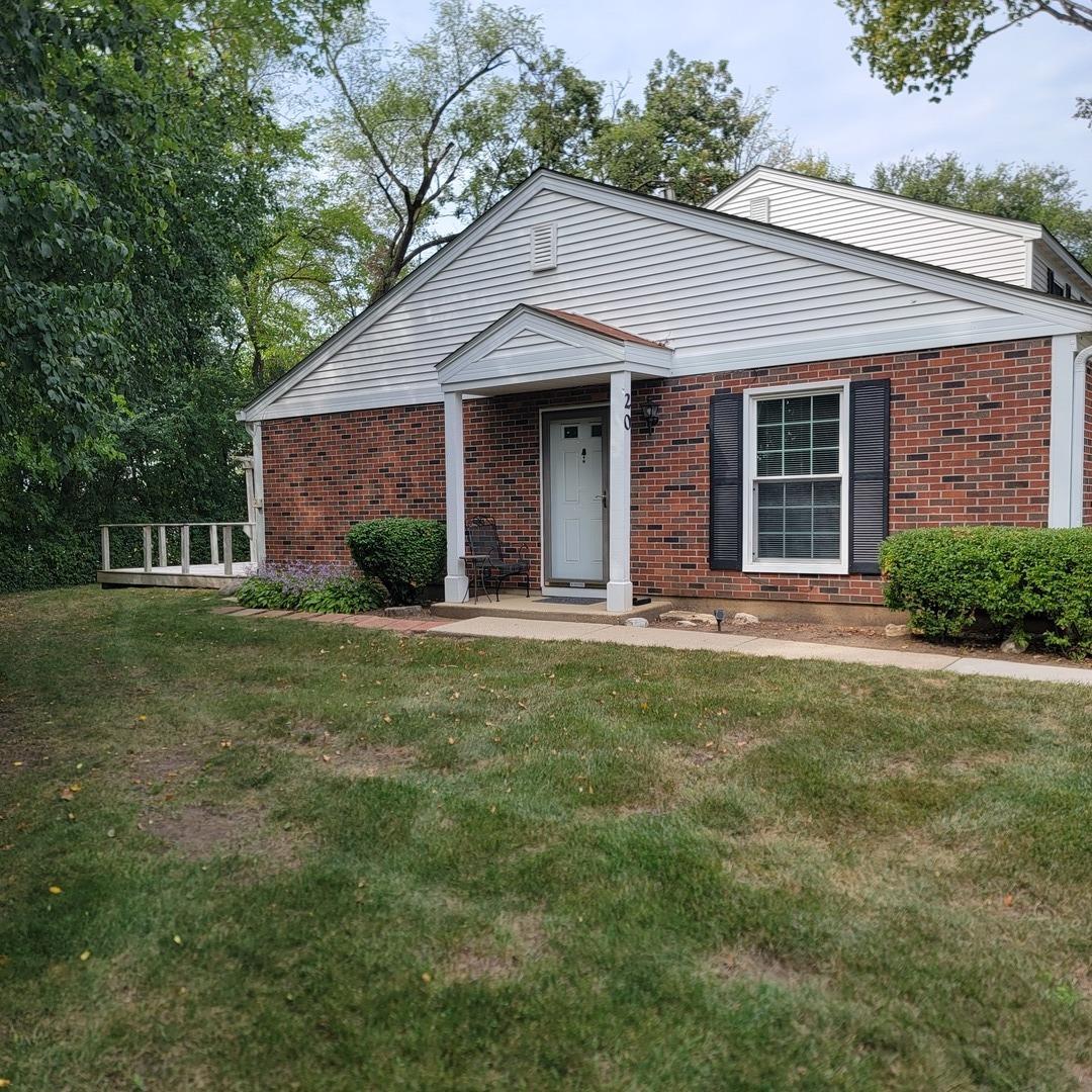 20 Oak Valley Dr., Cary, IL 60013