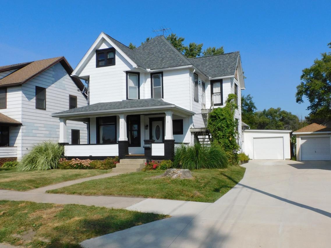 319 Lincoln Way, Dixon, IL 61021